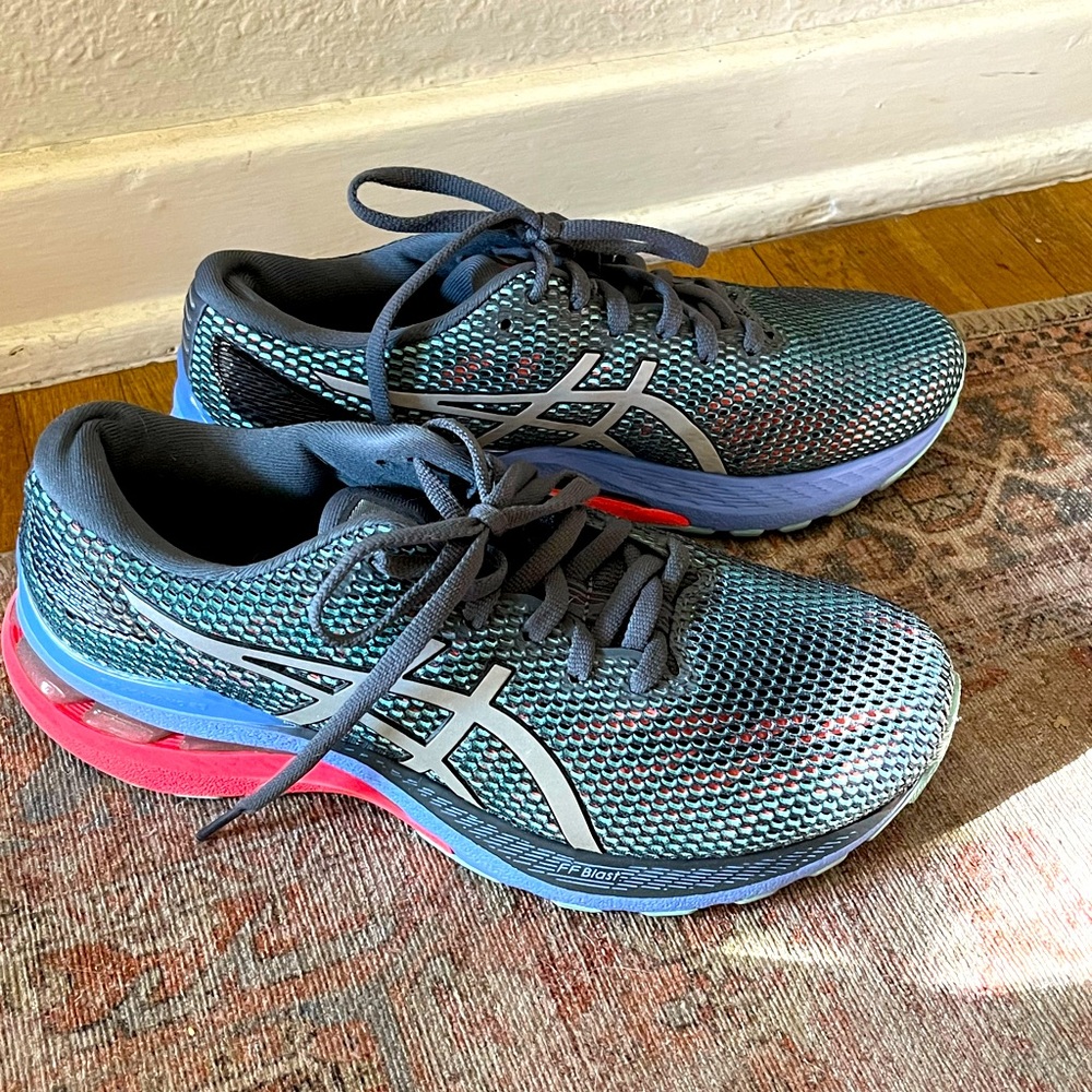 ASICS Womens Gel Kayano 28 size 8